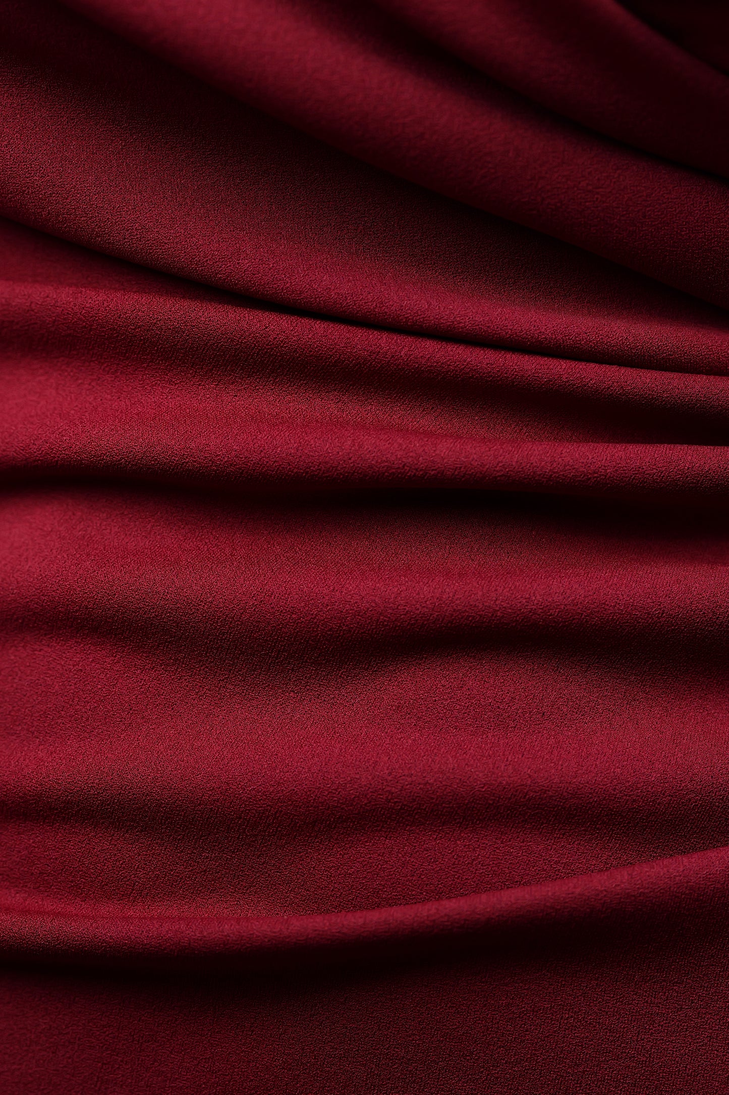 Abito “Loreta” – Eleganza drappeggiata con spacco frontale