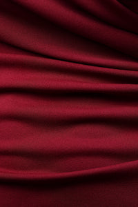 Abito “Loreta” – Eleganza drappeggiata con spacco frontale