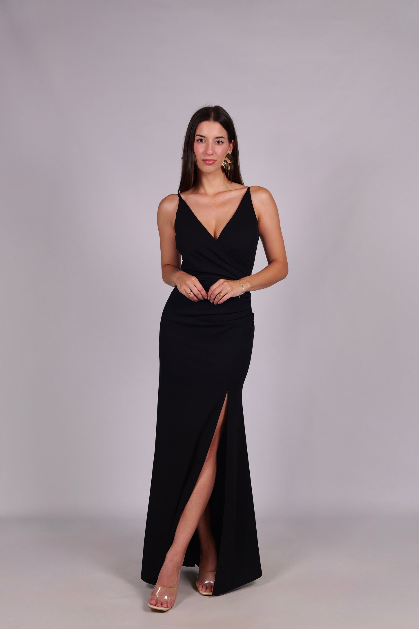 Abito “Loreta” – Eleganza drappeggiata con spacco frontale