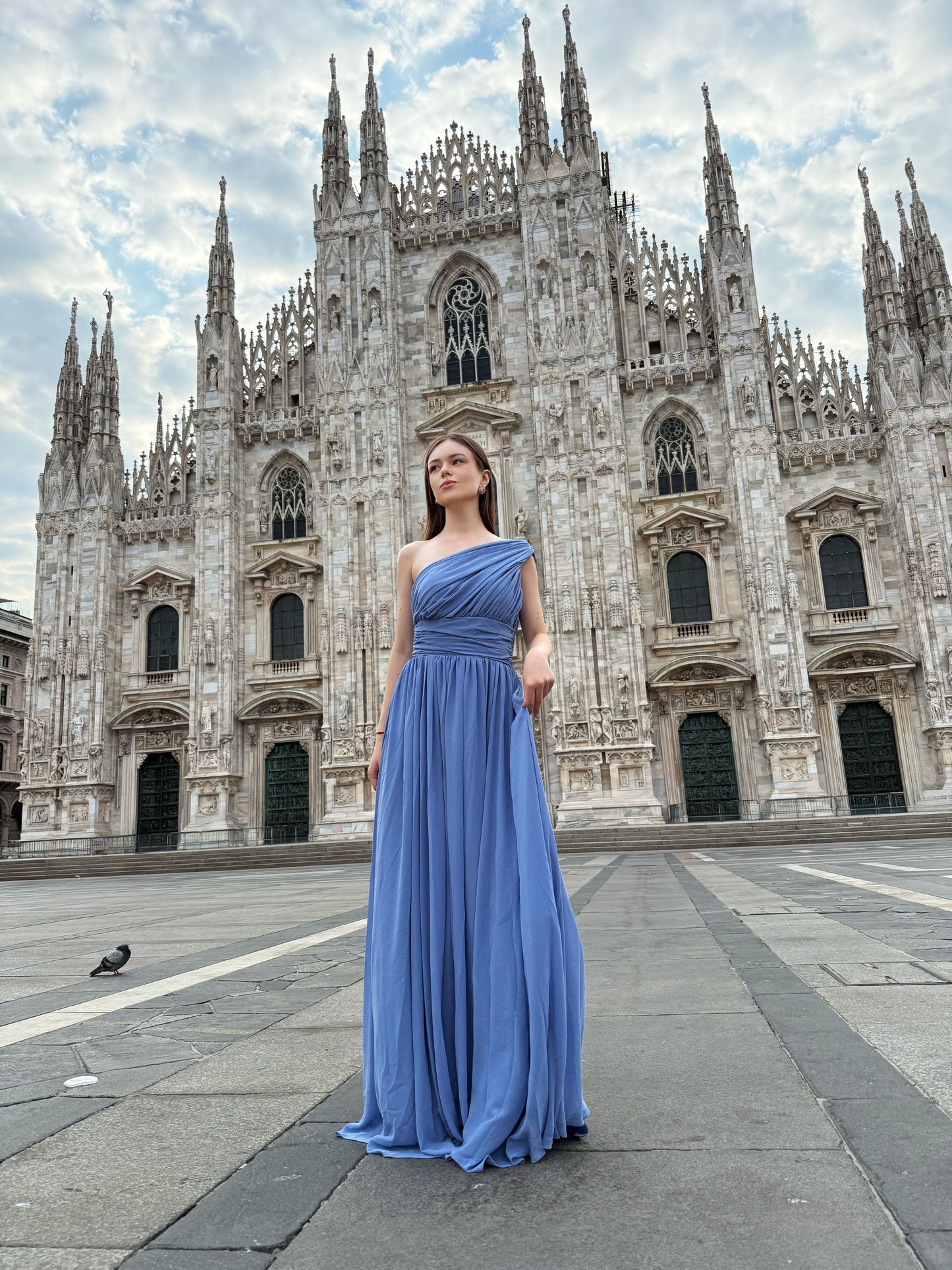 Abito “Talia” monospalla con drappeggio elegante