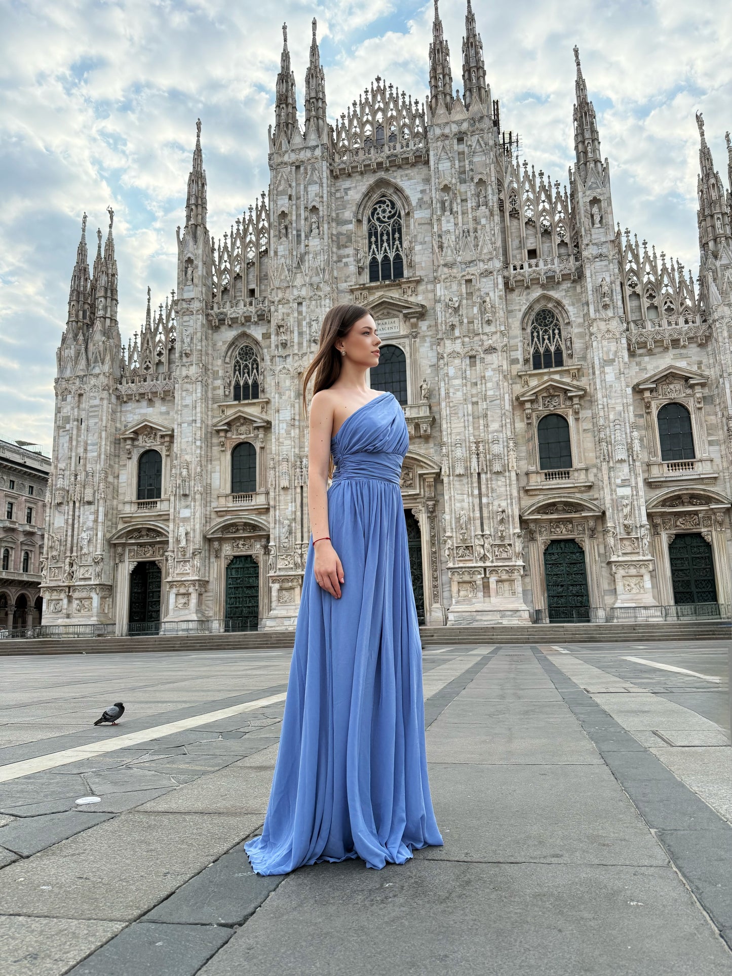 Abito “Talia” monospalla con drappeggio elegante