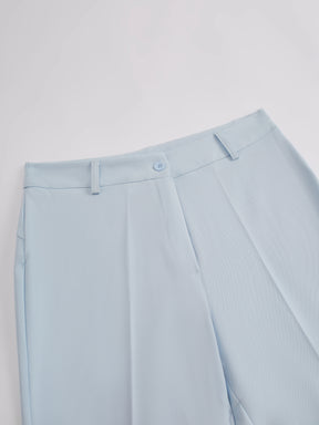 Pantaloni dritti da donna: eleganti e snellenti, adatti per l'ufficio e per tutti i giorni.