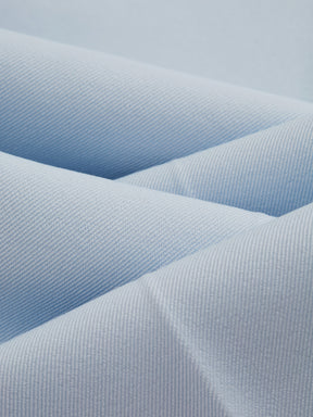 Pantaloni dritti da donna: eleganti e snellenti, adatti per l'ufficio e per tutti i giorni.