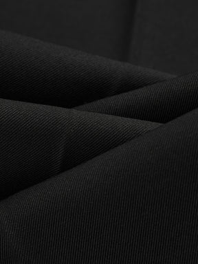 Pantaloni dritti da donna: eleganti e snellenti, adatti per l'ufficio e per tutti i giorni.