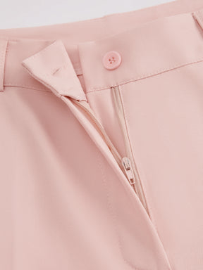 Pantaloni dritti da donna: eleganti e snellenti, adatti per l'ufficio e per tutti i giorni.