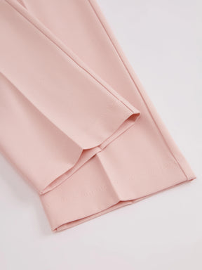 Pantaloni dritti da donna: eleganti e snellenti, adatti per l'ufficio e per tutti i giorni.