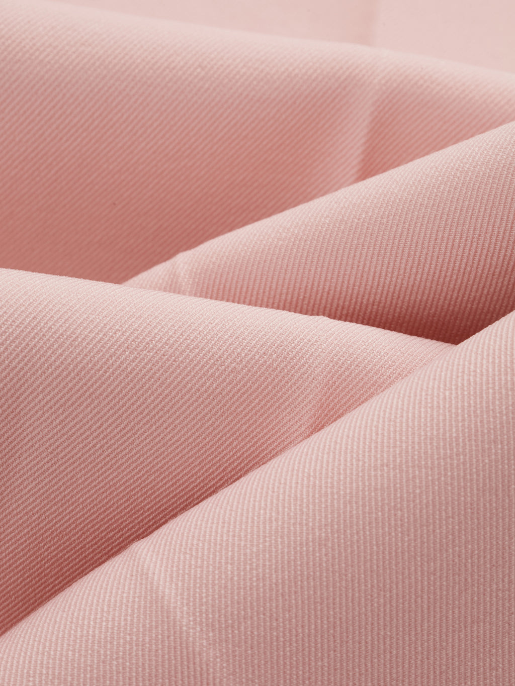 Pantaloni dritti da donna: eleganti e snellenti, adatti per l'ufficio e per tutti i giorni.