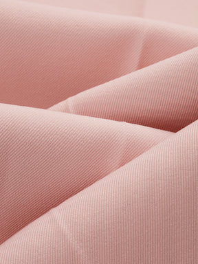 Pantaloni dritti da donna: eleganti e snellenti, adatti per l'ufficio e per tutti i giorni.