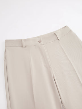 Pantaloni dritti da donna: eleganti e snellenti, adatti per l'ufficio e per tutti i giorni.