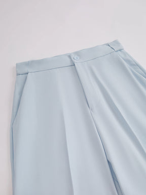 Pantaloni dritti da donna: eleganti e snellenti, adatti per l'ufficio e per tutti i giorni.