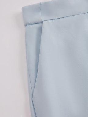 Pantaloni dritti da donna: eleganti e snellenti, adatti per l'ufficio e per tutti i giorni.