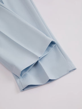 Pantaloni dritti da donna: eleganti e snellenti, adatti per l'ufficio e per tutti i giorni.