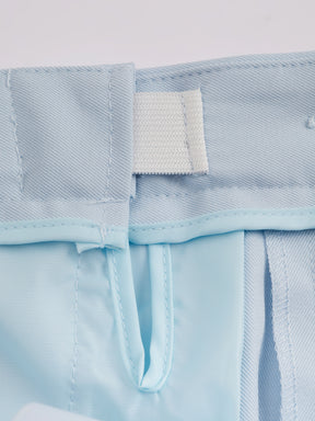 Pantaloni dritti da donna: eleganti e snellenti, adatti per l'ufficio e per tutti i giorni.