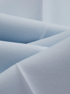 Pantaloni dritti da donna: eleganti e snellenti, adatti per l'ufficio e per tutti i giorni.