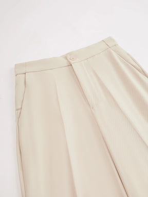 Pantaloni dritti da donna: eleganti e snellenti, adatti per l'ufficio e per tutti i giorni.