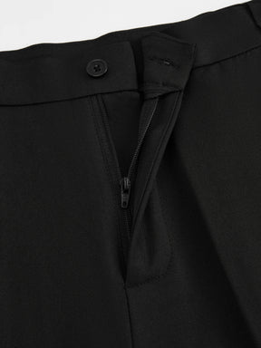 Pantaloni dritti da donna: eleganti e snellenti, adatti per l'ufficio e per tutti i giorni.