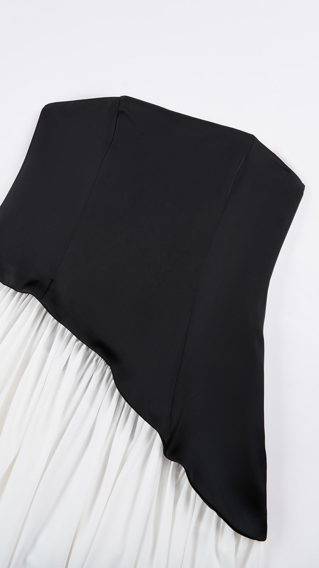Abito lungo elegante con scollo a collo alto a fiocco, design bicolore con top asimmetrico e gonna fluida