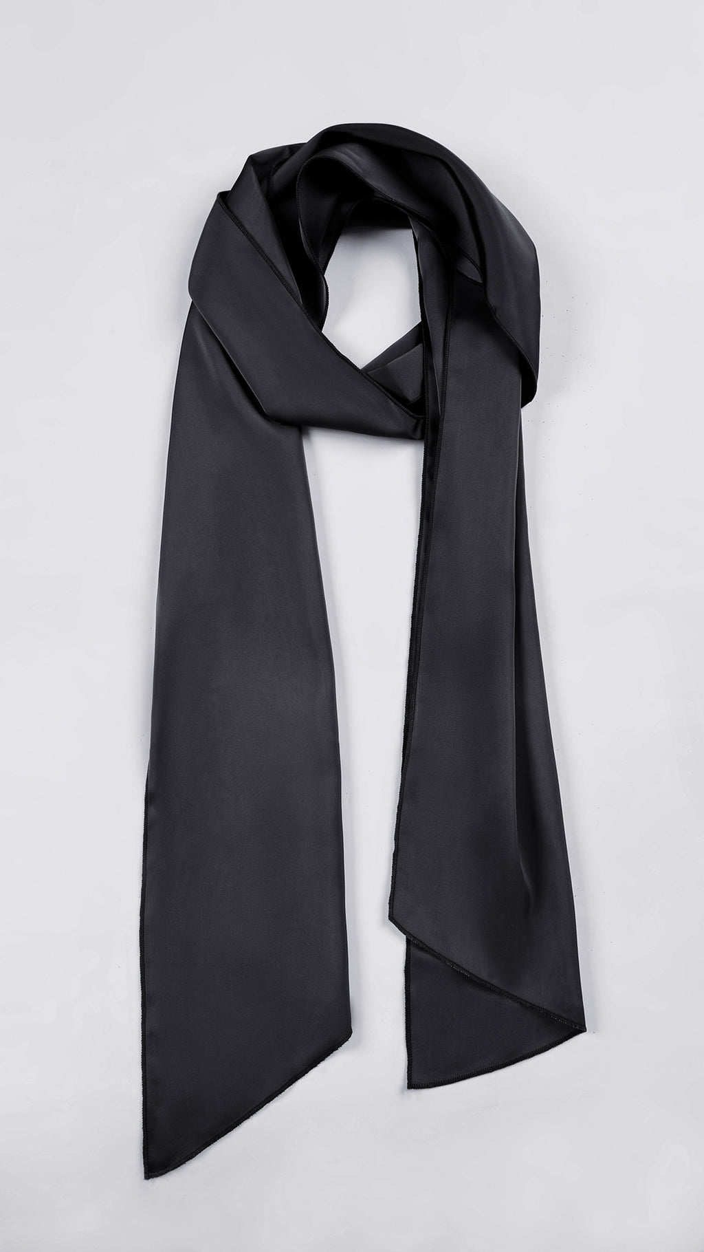 Abito lungo elegante con scollo a collo alto a fiocco, design bicolore con top asimmetrico e gonna fluida