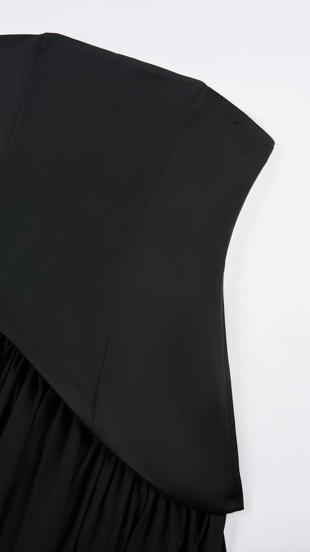 Abito lungo elegante con scollo a collo alto a fiocco, design bicolore con top asimmetrico e gonna fluida