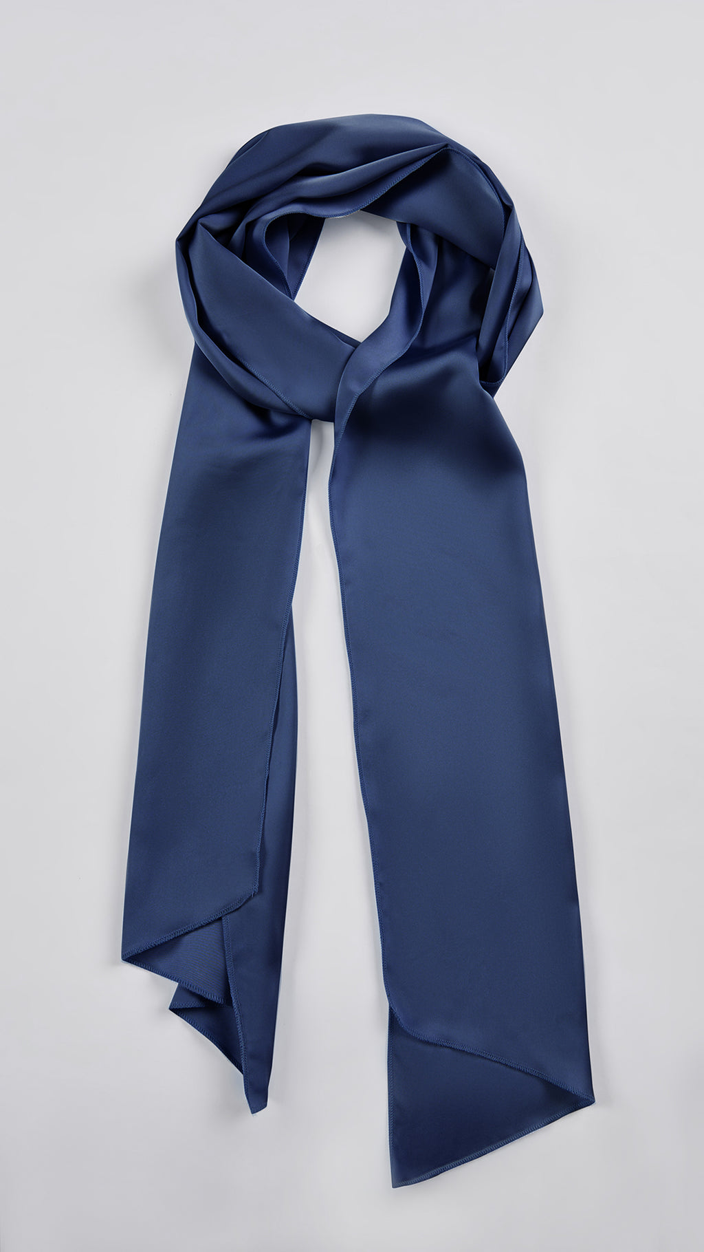 Abito lungo elegante con scollo a collo alto a fiocco, design bicolore con top asimmetrico e gonna fluida