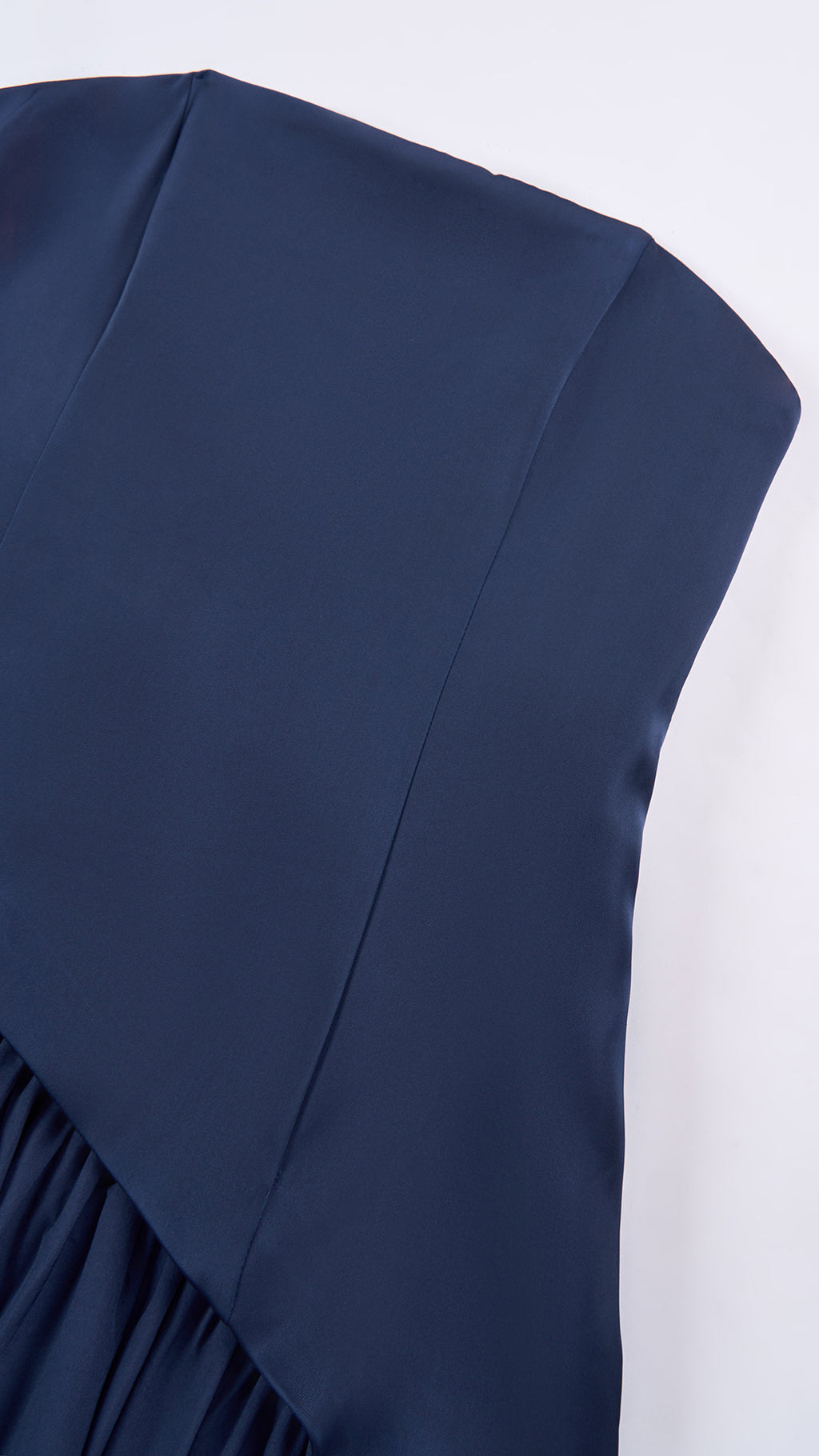 Abito lungo elegante con scollo a collo alto a fiocco, design bicolore con top asimmetrico e gonna fluida