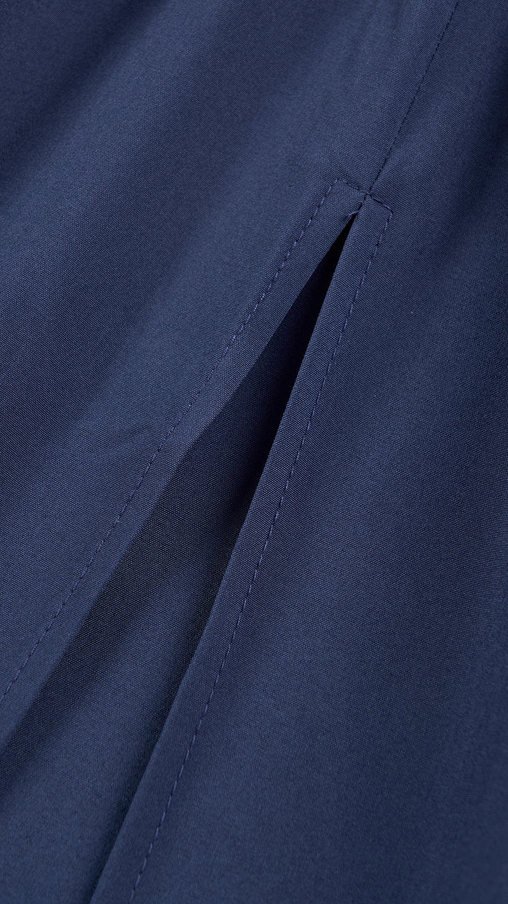 Abito lungo elegante con scollo a collo alto a fiocco, design bicolore con top asimmetrico e gonna fluida