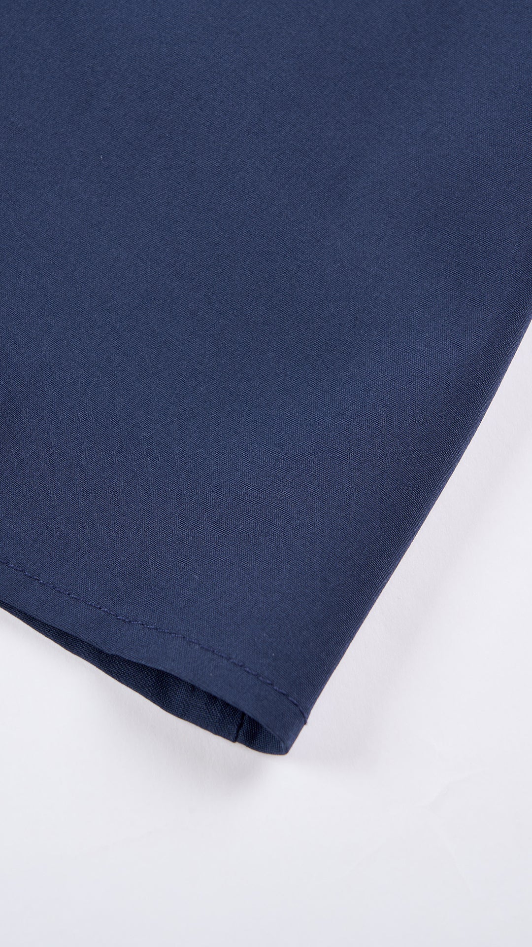 Abito lungo elegante con scollo a collo alto a fiocco, design bicolore con top asimmetrico e gonna fluida