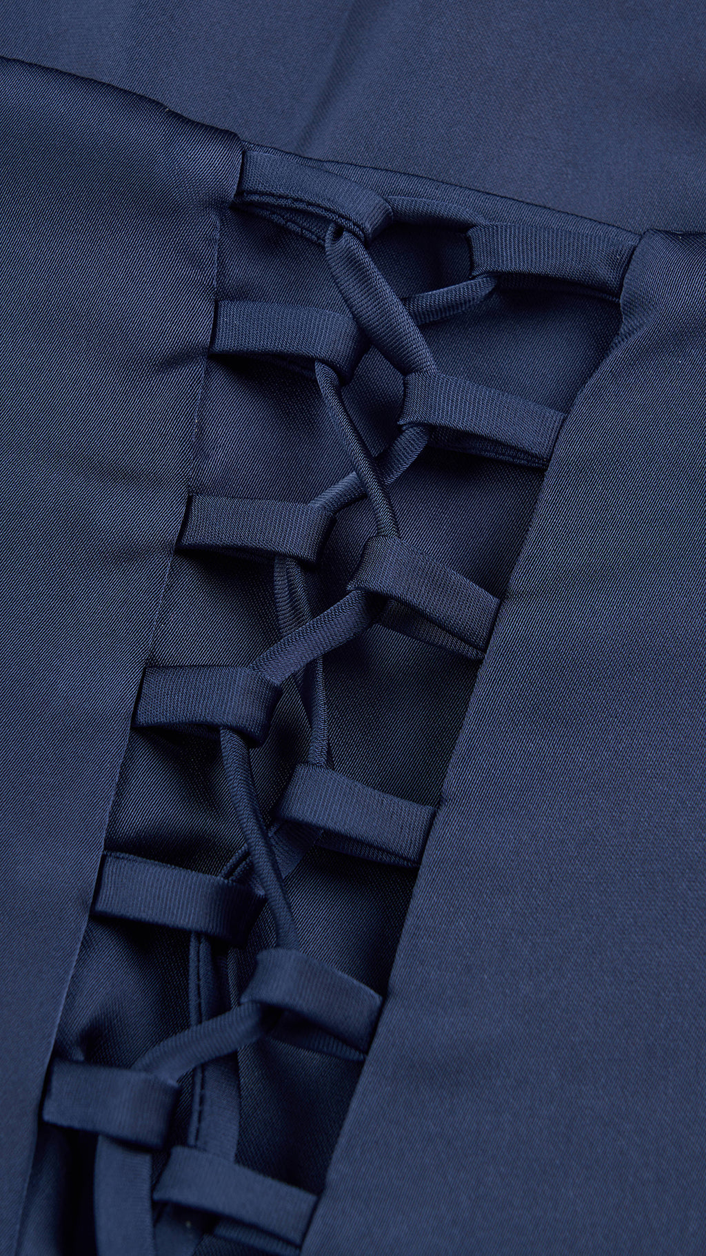 Abito lungo elegante con scollo a collo alto a fiocco, design bicolore con top asimmetrico e gonna fluida