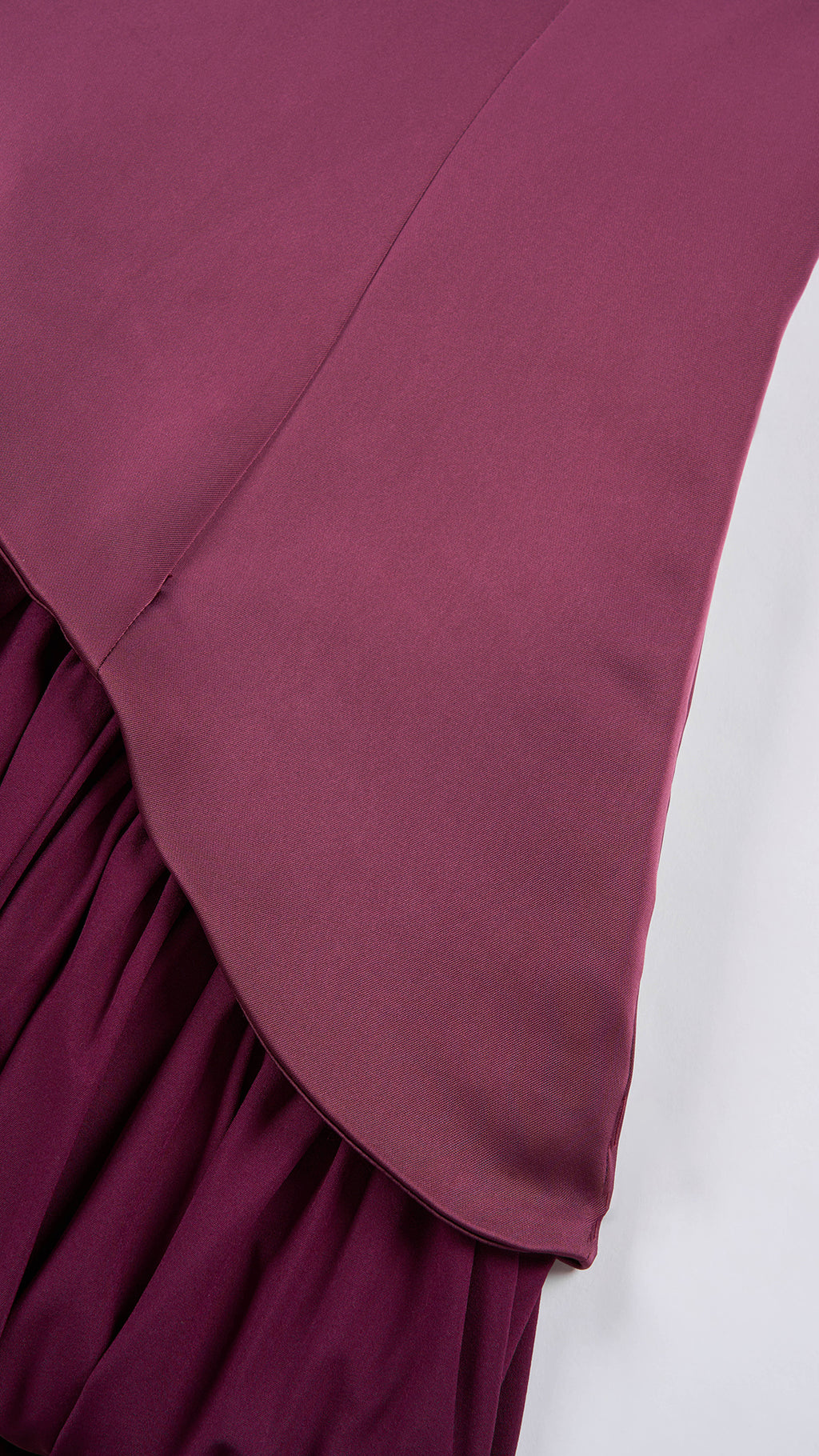 Abito lungo elegante con scollo a collo alto a fiocco, design bicolore con top asimmetrico e gonna fluida