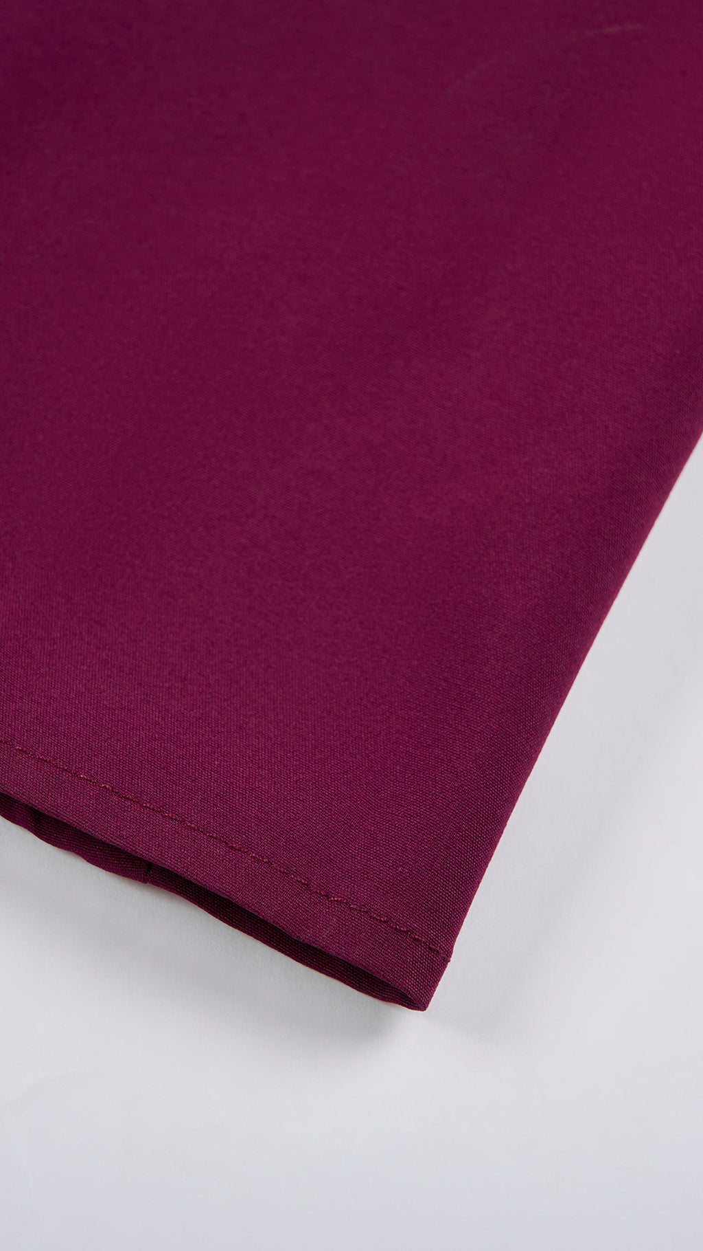 Abito lungo elegante con scollo a collo alto a fiocco, design bicolore con top asimmetrico e gonna fluida