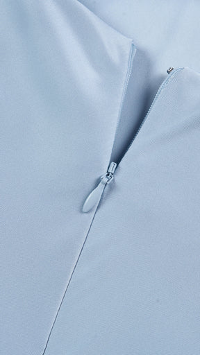 Abito lungo elegante senza maniche con scollo a collo drappeggiato e dettaglio a fibbia, in tessuto fluido, per cerimonie e occasioni speciali