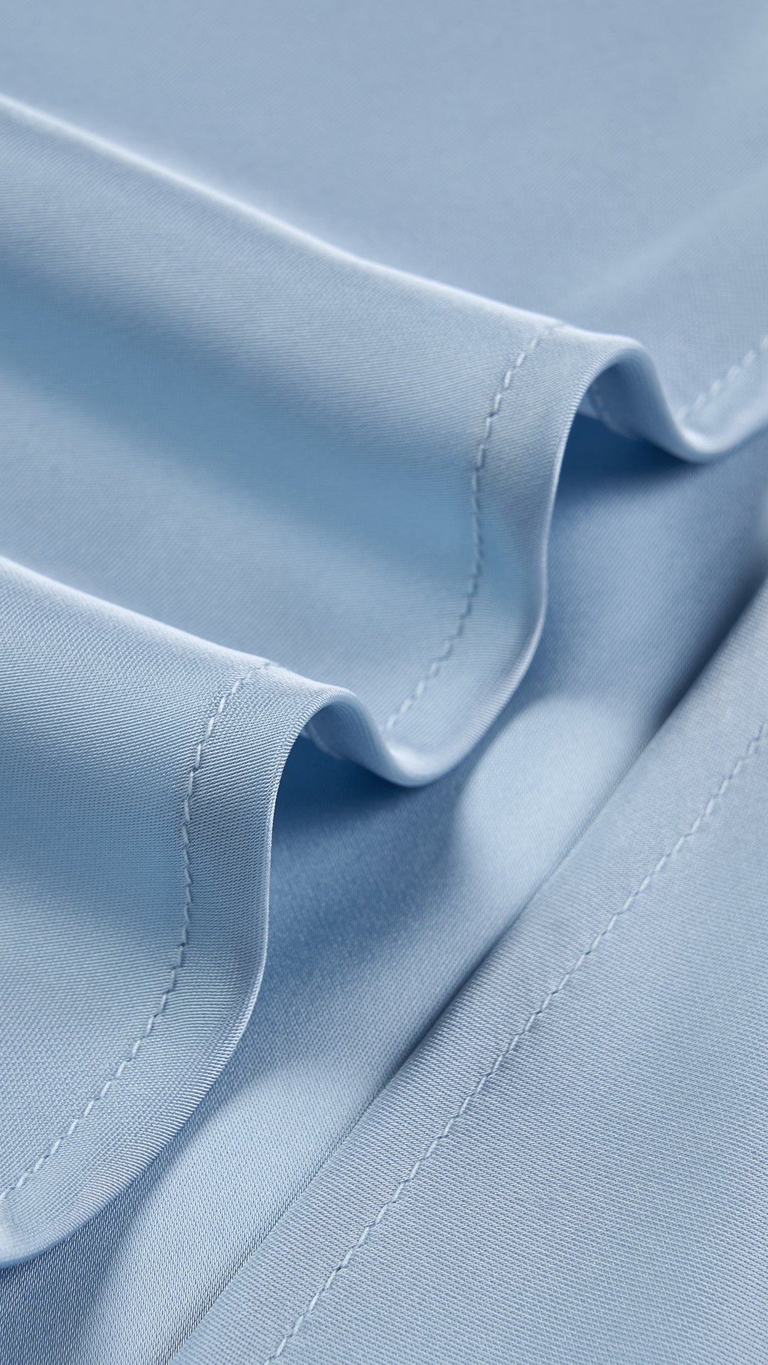 Abito lungo elegante senza maniche con scollo a collo drappeggiato e dettaglio a fibbia, in tessuto fluido, per cerimonie e occasioni speciali