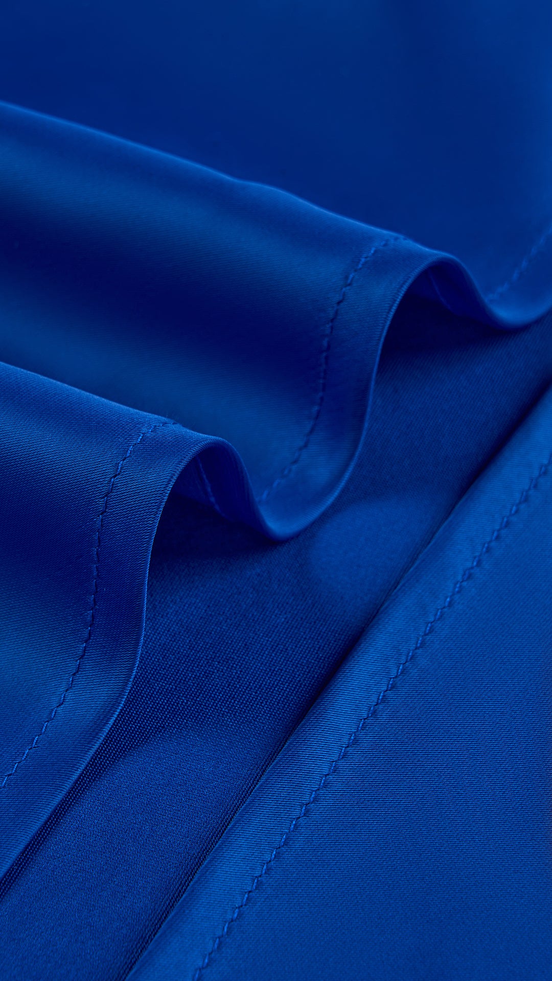 Abito lungo elegante senza maniche con scollo a collo drappeggiato e dettaglio a fibbia, in tessuto fluido, per cerimonie e occasioni speciali