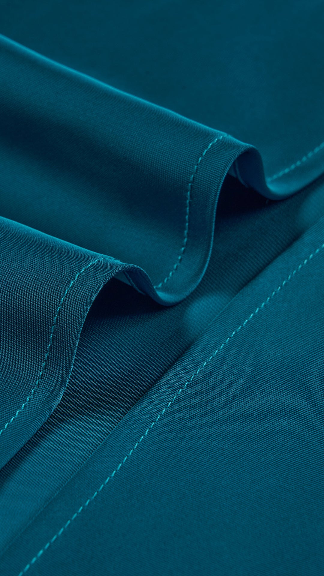 Abito lungo elegante senza maniche con scollo a collo drappeggiato e dettaglio a fibbia, in tessuto fluido, per cerimonie e occasioni speciali