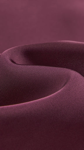 Abito lungo elegante senza maniche con scollo a collo drappeggiato e dettaglio a fibbia, in tessuto fluido, per cerimonie e occasioni speciali