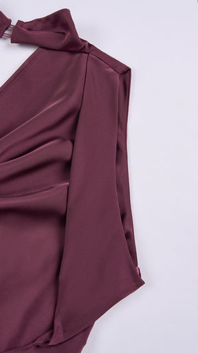 Abito lungo elegante senza maniche con scollo a collo drappeggiato e dettaglio a fibbia, in tessuto fluido, per cerimonie e occasioni speciali
