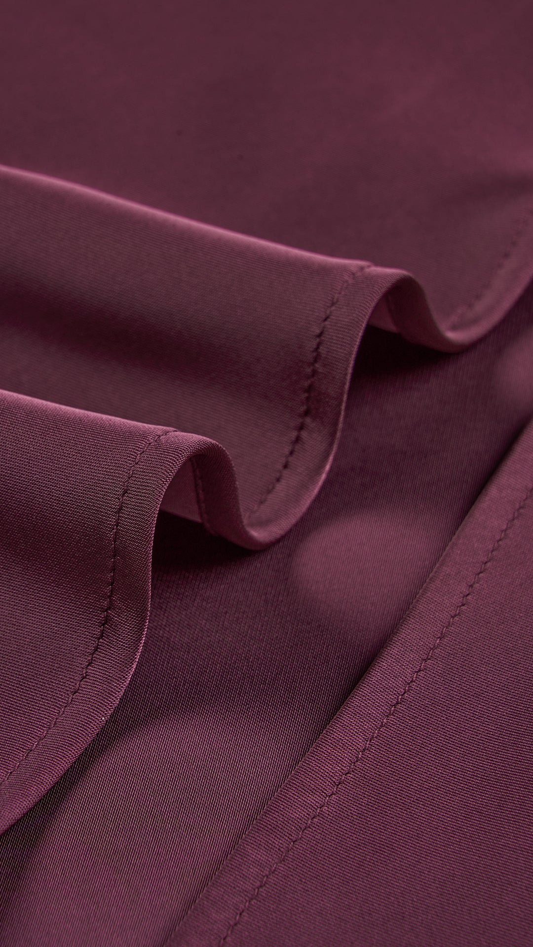 Abito lungo elegante senza maniche con scollo a collo drappeggiato e dettaglio a fibbia, in tessuto fluido, per cerimonie e occasioni speciali