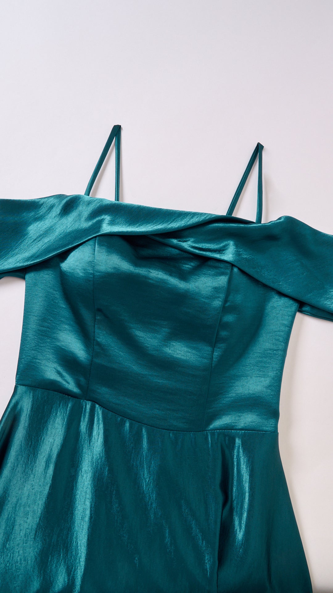 Vestito Lungo Satin Donna con Colletto Alto e Spalle Scoperte, Abito Elegante Cerimonia Busto Arricciato e Gonna Svasata