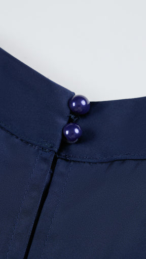 Abito lungo elegante con scollo a collo alto, senza maniche, in raso fluido, per cerimonie e occasioni speciali