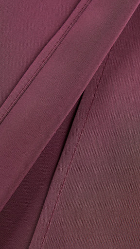 Abito lungo elegante con scollo a collo alto, senza maniche, in raso fluido, per cerimonie e occasioni speciali