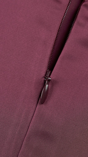 Abito lungo elegante con scollo a collo alto, senza maniche, in raso fluido, per cerimonie e occasioni speciali