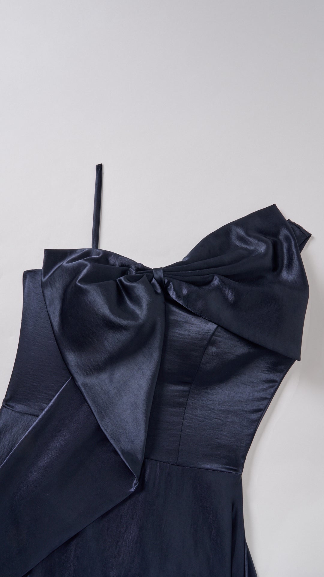 Vestito Lungo Satin Donna Spallina Singola con Maxi Fiocco, Abito Elegante da Cerimonia e Festa Smanicato