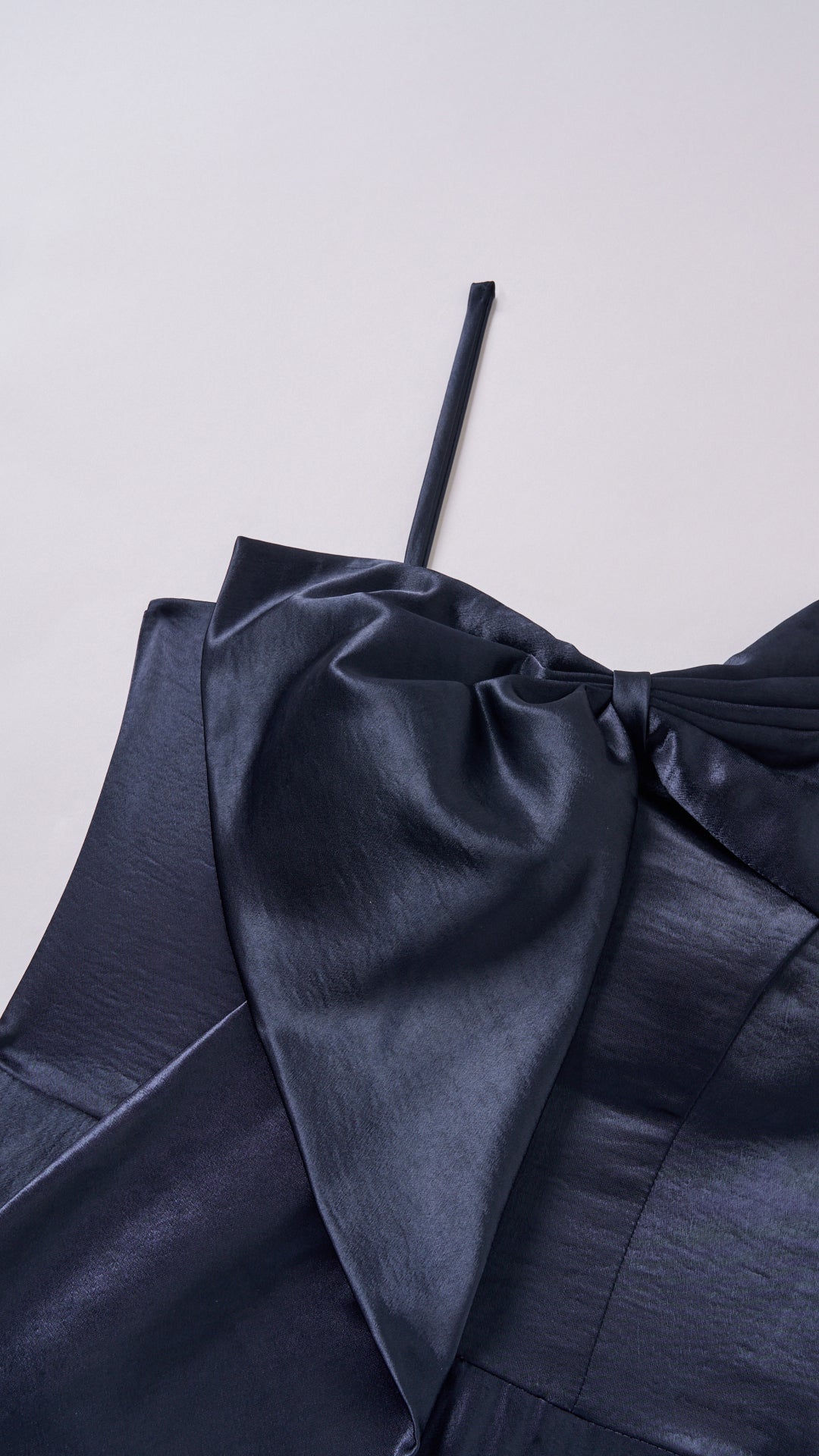 Vestito Lungo Satin Donna Spallina Singola con Maxi Fiocco, Abito Elegante da Cerimonia e Festa Smanicato