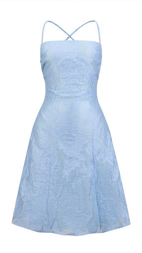 Abito corto elegante a spalline sottili con scollo a fascia, tessuto jacquard floreale e dettaglio a croce sul retro