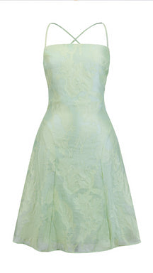 Abito corto elegante a spalline sottili con scollo a fascia, tessuto jacquard floreale e dettaglio a croce sul retro