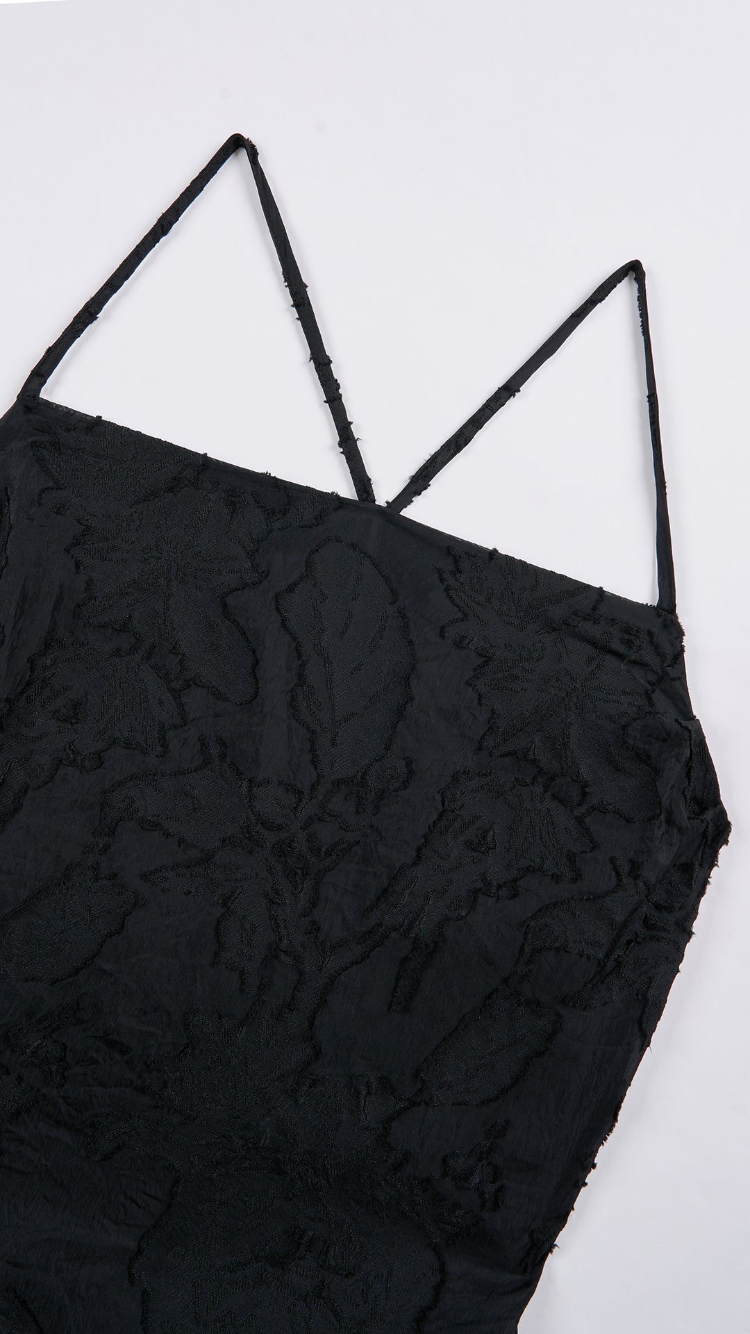 Abito midi elegante a spalline sottili con scollo a fascia, tessuto jacquard floreale e dettaglio a croce sul retro（副本）