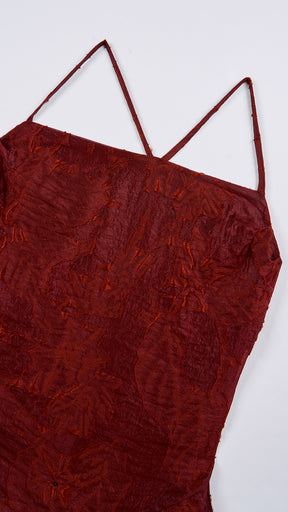 Abito midi elegante a spalline sottili con scollo a fascia, tessuto jacquard floreale e dettaglio a croce sul retro
