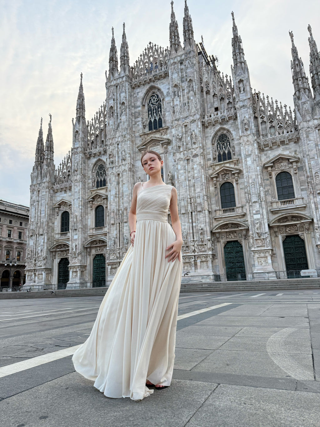 Abito lungo in tulle asimmetrico Luna（副本）