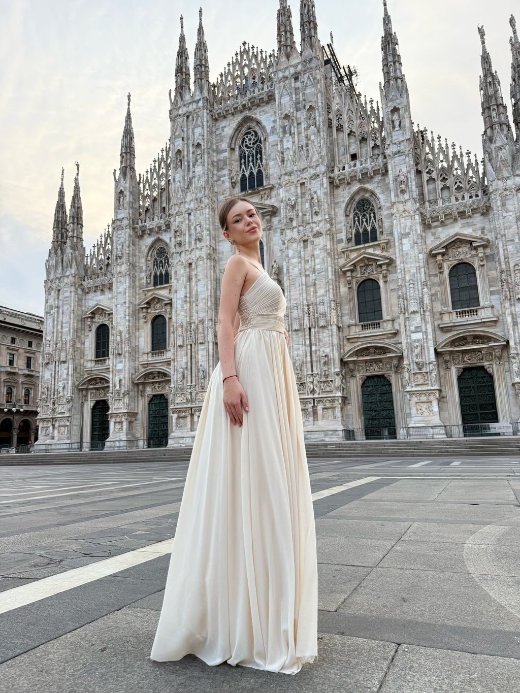 Abito lungo in tulle asimmetrico Luna（副本）