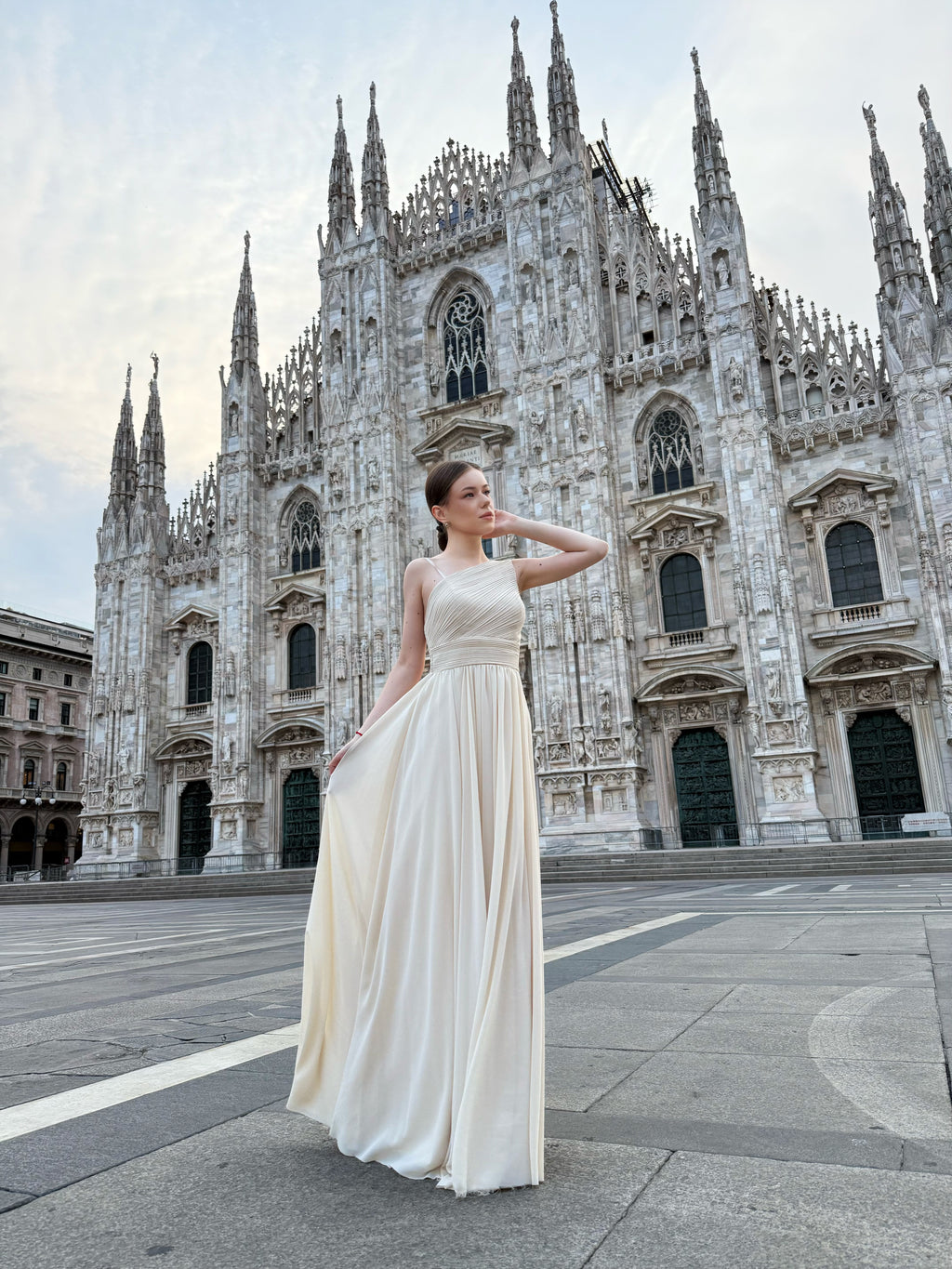 Abito lungo in tulle asimmetrico Luna（副本）